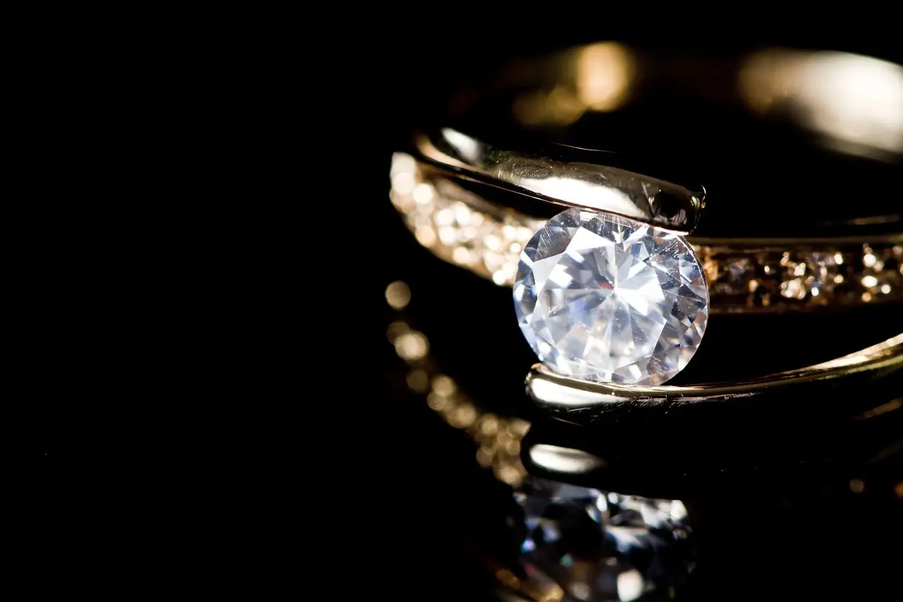 Hvem holder tale først ved diamantbryllupsfesten?