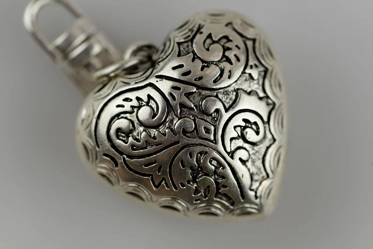 Ornamenteret sølvhjertevedhæng